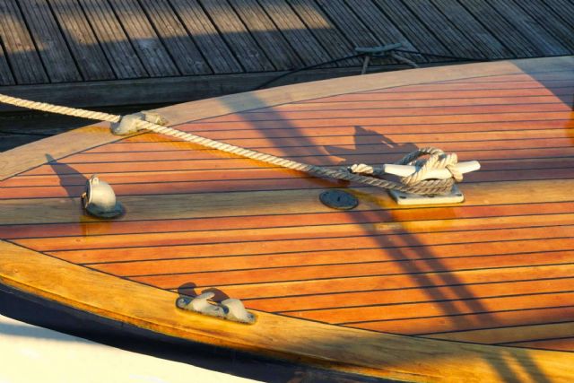 Marine varnish and teak oil permite proteger la madera de los barcos - 1, Foto 1