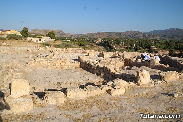 Autoridades locales visitan la IX edicin del Campo de Trabajo Arqueolgico en el yacimiento Las Cabezuelas - 5