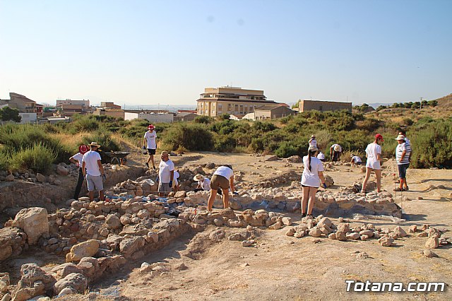 Autoridades locales visitan la IX edicin del Campo de Trabajo Arqueolgico en el yacimiento Las Cabezuelas - 20