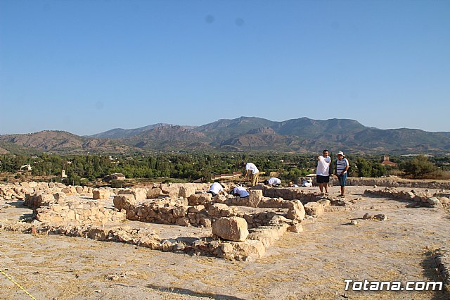 Autoridades locales visitan la IX edicin del Campo de Trabajo Arqueolgico en el yacimiento Las Cabezuelas - 13