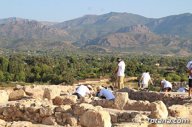 Autoridades locales visitan la IX edicin del Campo de Trabajo Arqueolgico en el yacimiento Las Cabezuelas - 14