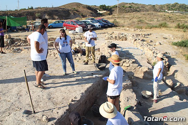 Autoridades locales visitan la IX edicin del Campo de Trabajo Arqueolgico en el yacimiento Las Cabezuelas - 15