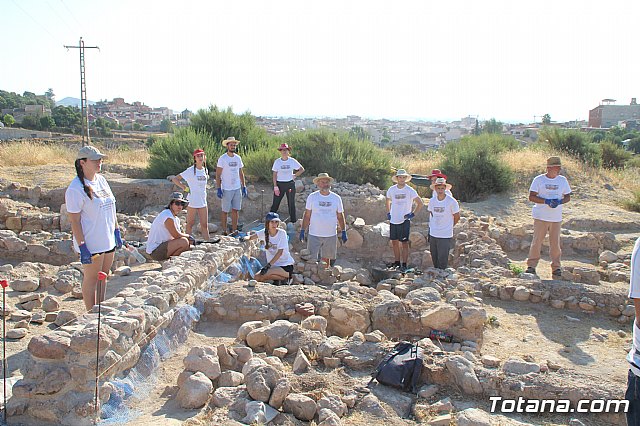 Autoridades locales visitan la IX edicin del Campo de Trabajo Arqueolgico en el yacimiento Las Cabezuelas - 32