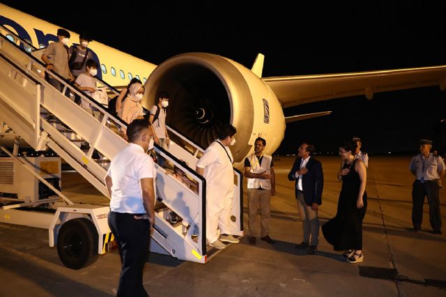 El Gobierno ha evacuado a 3.900 colaboradores afganos desde hace un año con los 300 llegados hoy a Torrejón - 1, Foto 1