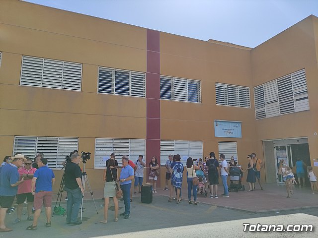 Realizan una concentracin en defensa del servicio de pediatra de los centros de salud del municipio de Totana - 1