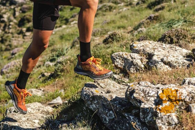 Atom lanza al mercado sus zapatillas para corredores, senderistas y fitness - 1, Foto 1