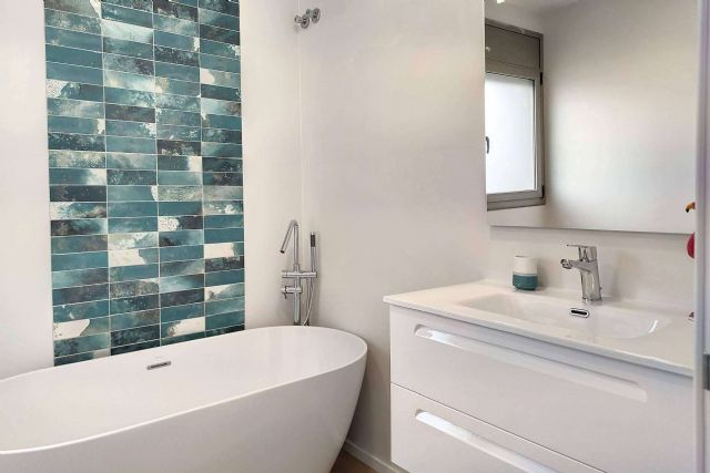 Aquí tu Reforma se encarga de renovar el baño para conseguir un espacio cómodo - 1, Foto 1