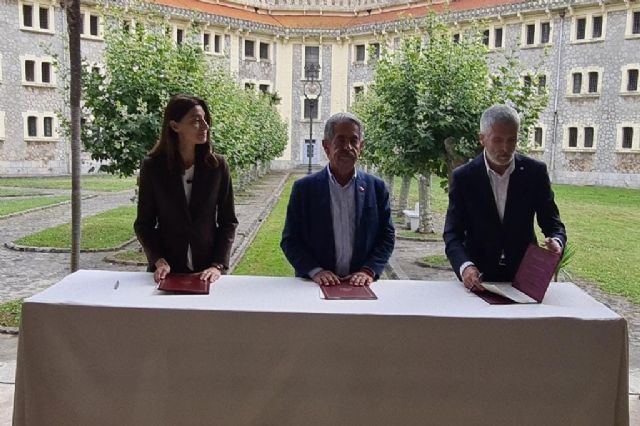 Grande-Marlaska, Llop y Revilla firman un convenio para dotar a la cárcel de El Dueso de una Oficina Judicial - 1, Foto 1