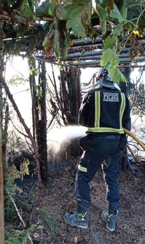 Bomberos apagan un incendio en Lorquí - 1, Foto 1