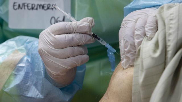 La Comunidad pedirá al Ministerio de Sanidad una campaña paralela de vacunación de gripe y Covid - 1, Foto 1