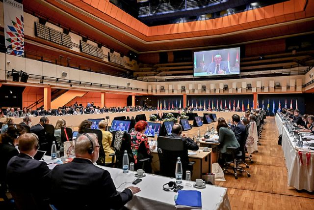 Darias destaca, entre los retos que tiene la UE, la reconstrucción del sistema sanitario ucraniano y seguir protegiendo a la población con las vacunas - 1, Foto 1