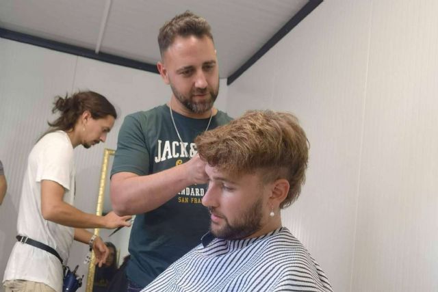 El peluquero de los famosos, Eulogio Medina, estilista de los artistas en el festival Sonorama - 1, Foto 1