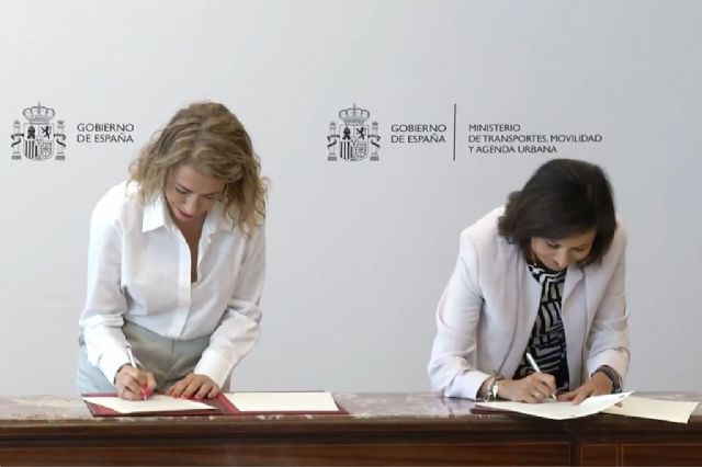 Raquel Sánchez firma con Margarita Robles un protocolo para construir más de 800 viviendas para alquiler en los terrenos del Cuartel de Son Busquets en Palma - 1, Foto 1