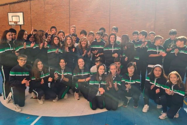 Pilar Alegría anuncia que los estudiantes con beca han empezado a cobrar la ayuda complementaria de 400 euros del Gobierno - 1, Foto 1