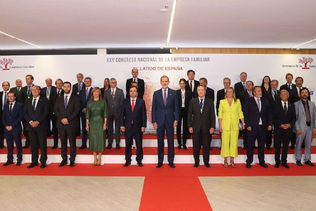 Pilar Alegría señala la formación de jóvenes y trabajadores como pieza clave en la competitividad de las empresas - 1, Foto 1