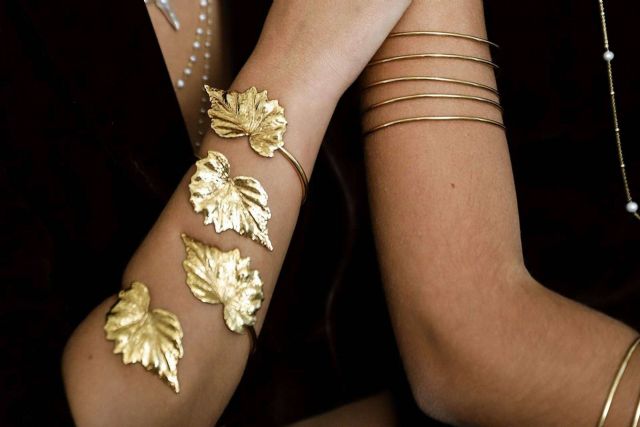 La tendencia en los looks de 2023, brazaletes y chokers - 1, Foto 1