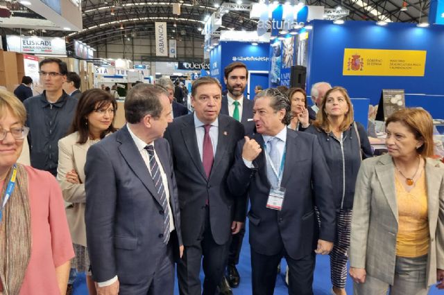 El ministro Planas anuncia que la flota española de arrastre podrá pescar en 41 de las 87 áreas vetadas por la Comisión Europea - 1, Foto 1