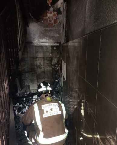 Incendio de un edificio en Yecla - 1, Foto 1