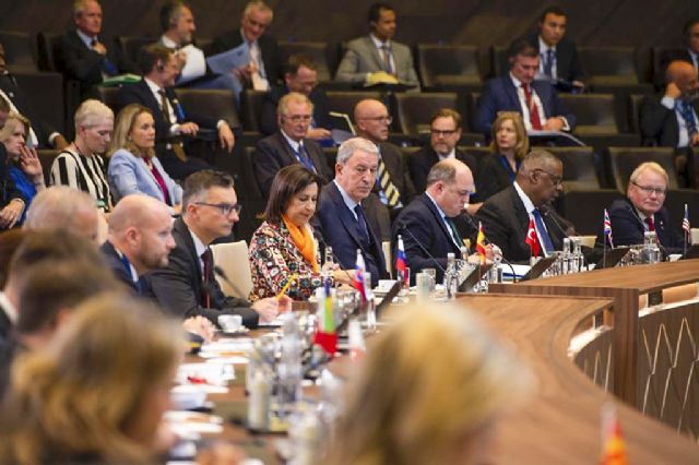 Robles resalta la unidad sin fisuras en el apoyo a Ucrania durante la reunión de ministros de Defensa de la OTAN - 1, Foto 1