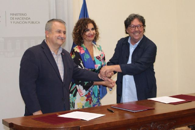 Gobierno y sindicatos firman el acuerdo para una Administración del siglo XXI que devuelve los derechos perdidos a los empleados públicos - 1, Foto 1