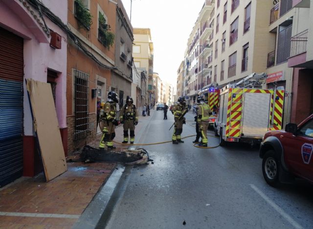 Bomberos del Consorcio de Extinción de Incendios y Salvamento de la Región de Murcia han apagado incendio de vivienda en Lorca - 1, Foto 1