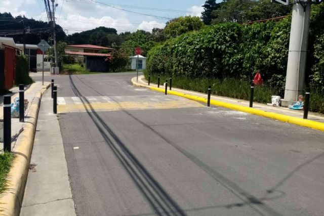 La firma Abadecom finaliza otra instalación de pilonas rígidas de plástico reciclado en Costa Rica - 1, Foto 1