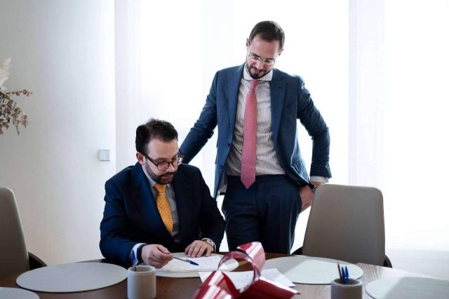 JLA Notarios ofrece asesoramiento a particulares y empresas en trámites administrativos - 1, Foto 1