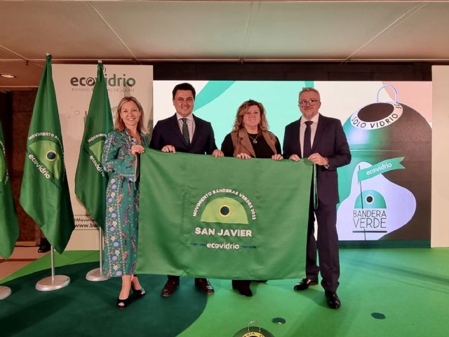 San Javier recibe la bandera verde de Ecovidrio por ser el municipio que más vidrio recicló durante el verano - 1, Foto 1