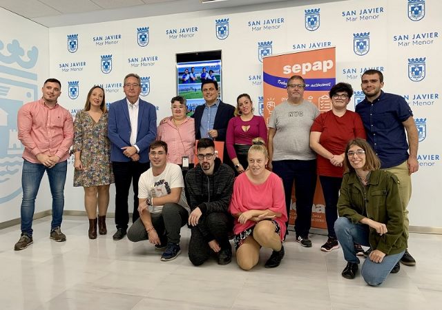 Aidemar presenta en el Ayuntamiento su Calendario Solidario 2023 que este año cuenta con la colaboración del Mar Menor F C - 1, Foto 1