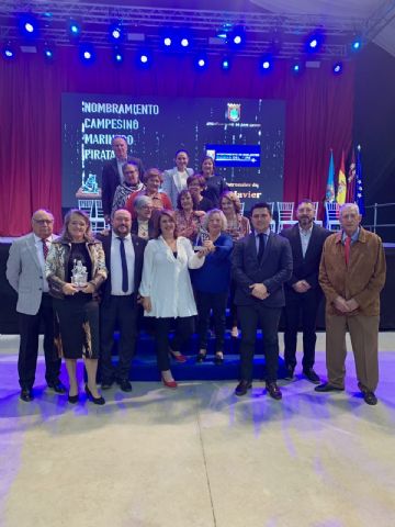 El coach Ángel López, el equipo Dragon Boat Belich y la ingeniera, Encarni Mercader, reciben los premios Pirata, Marinero y Campesino 2022, respectivamente - 1, Foto 1