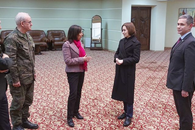 La ministra de Defensa mantiene por primera vez un encuentro con la presidenta de la República de Moldavia y con su homólogo - 1, Foto 1