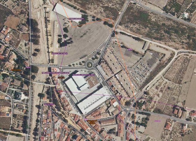 Servicios sanitarios de emergencia atienden a cuatro heridos de un turismo accidentado en Lorca - 1, Foto 1