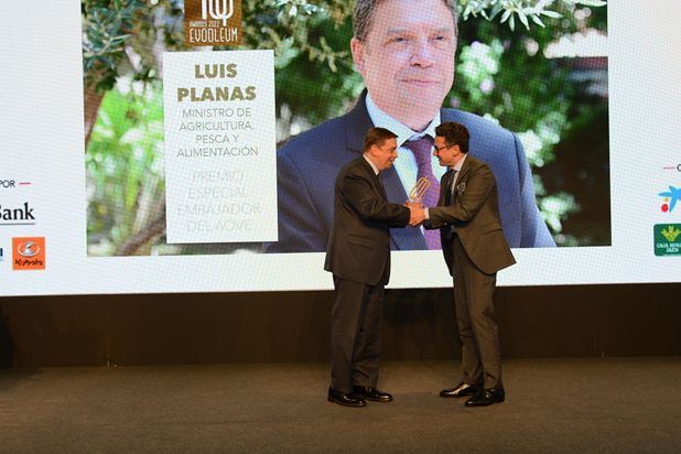 Luis Planas apela a la responsabilidad para mantener unos precios moderados de aceite de oliva, alimento clave de la dieta mediterránea - 1, Foto 1