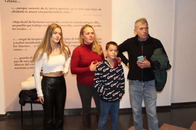 Entregan los premios a los ganadores del III Concurso de Postales de Navidad - 5