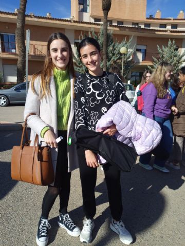 Estudiantes del IES Prado Mayor visitan la Residencia La Pursima por Navidad - 2