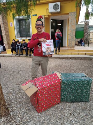 Estudiantes del IES Prado Mayor visitan la Residencia La Pursima por Navidad - 22