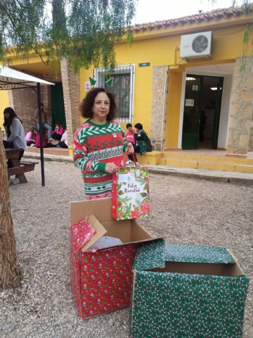 Estudiantes del IES Prado Mayor visitan la Residencia La Pursima por Navidad - 24
