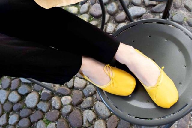 La comodidad de llevar bailarinas de piel negras en el bolso, por la marca Mon Massagué - 1, Foto 1