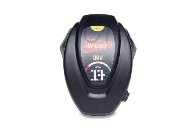 Las baterías para vareadores de AGROCOR permiten usar estas herramientas durante más tiempo en época de recolección - 1, Foto 1