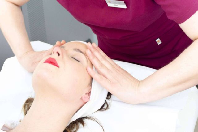 ¿Cómo cuidar la piel y qué tratamientos se recomiendan para lucir una piel radiante de cara a Navidad?, por la Clínica Sánchez del Río - 1, Foto 1