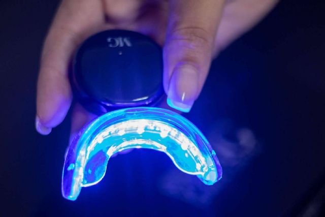Tratamiento de blanqueamiento dental LED, de la mano de la Clínica MG Dental & Estética Facial - 1, Foto 1