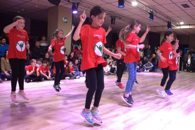 El proyecto de baile deportivo en colegios en educación física como deporte, Dantza Bai - 1, Foto 1