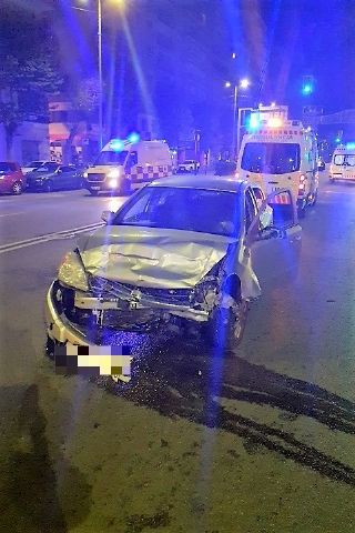 5 heridos al colisionar dos turismos esta madrugada en el casco urbano de Murcia - 1, Foto 1
