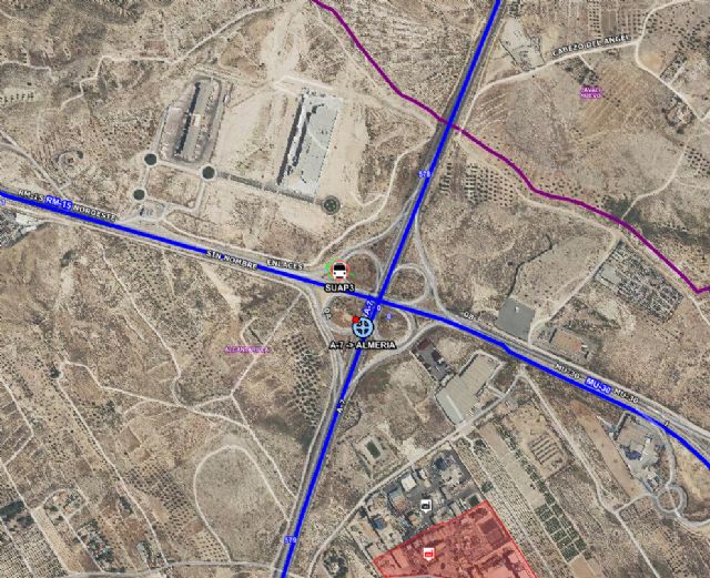 Servicios de emergencia atienden y trasladan a una herida en accidente de tráfico en la A7, Alcantarilla - 1, Foto 1