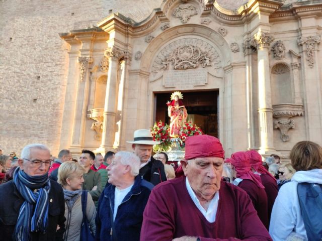 Ms de 15.000 personas participan en la jornada de romera de Santa Eulalia de Mrida, Patrona de Totana, que regresa a su santuario en Sierra Espua - 6