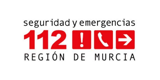 Herido un motorista al derrapar y colisionar con un vehículo estacionado en Murcia - 1, Foto 1