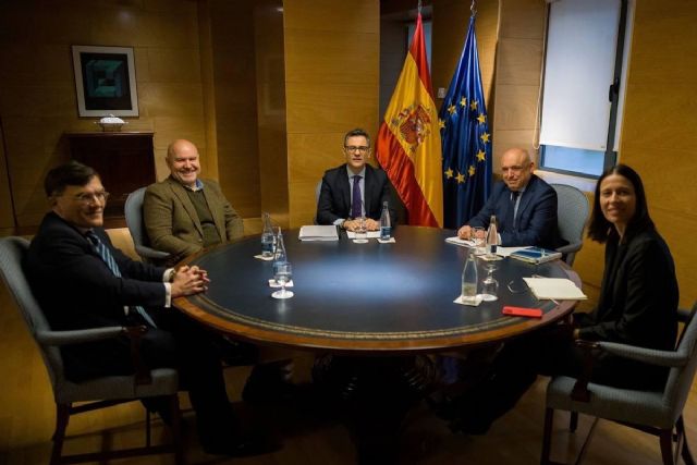 Félix Bolaños se reúne con representantes del CERMI para impulsar la reforma del artículo 49 de la Constitución - 1, Foto 1