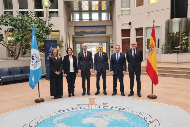 ​Grande-Marlaska se reúne en Lyon con los responsables de Interpol y reafirma el compromiso de España con el organismo - 1, Foto 1