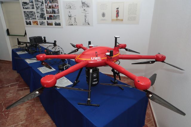 La ministra de Defensa asiste a la presentación de la nueva Unidad de Drones de la UME - 1, Foto 1