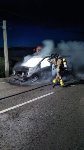 Incendio de un vehículo en la RM-442, Km1, Abanilla - 1, Foto 1